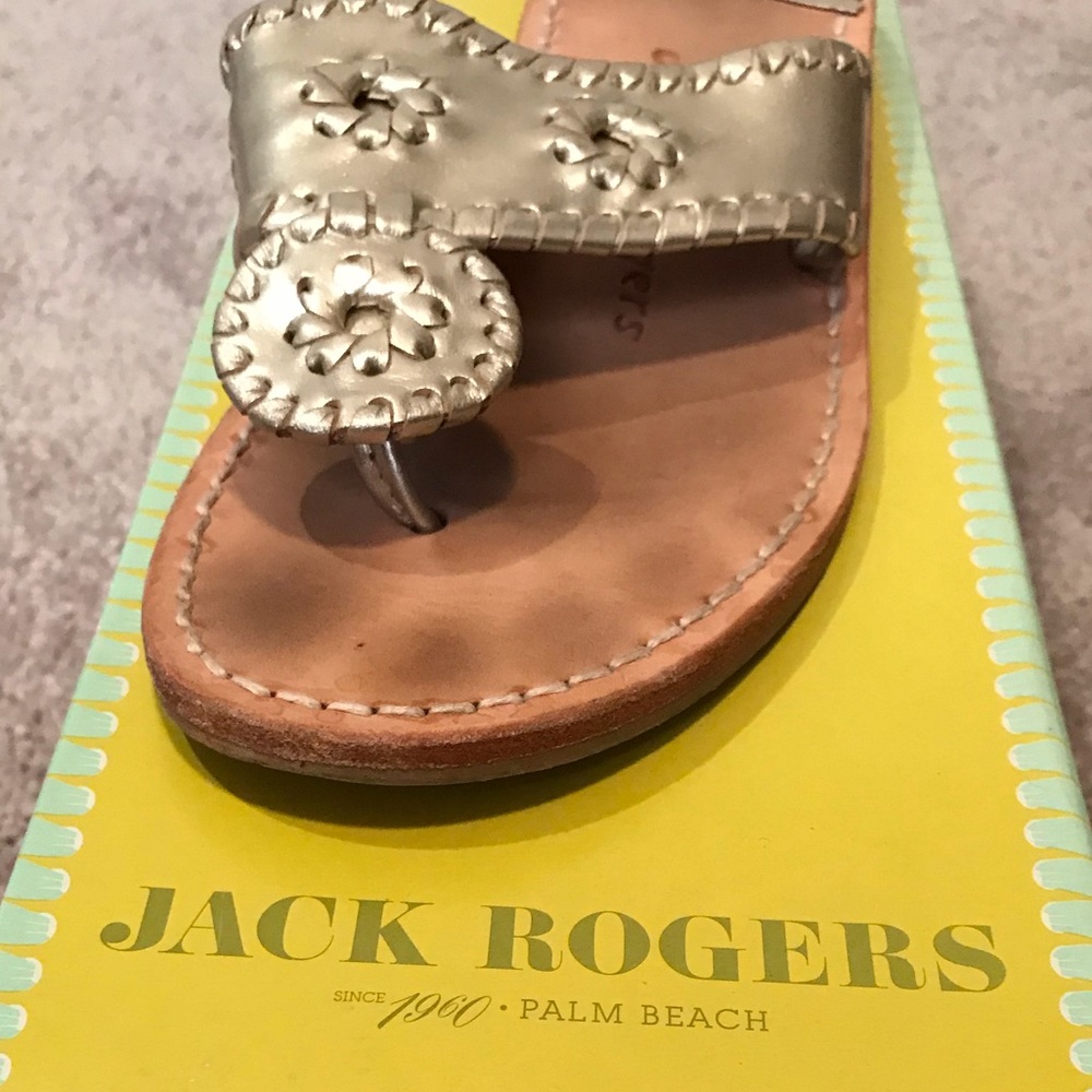 Pretty classic Jack Rogers sandals in platinum!